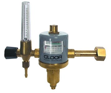 Drukregelaar voor inert gas met aangesloten debietmeter en weergave van de flesdruk