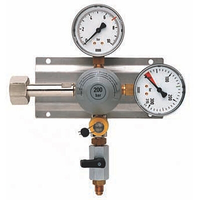 Pressure regulators for the beverage industry