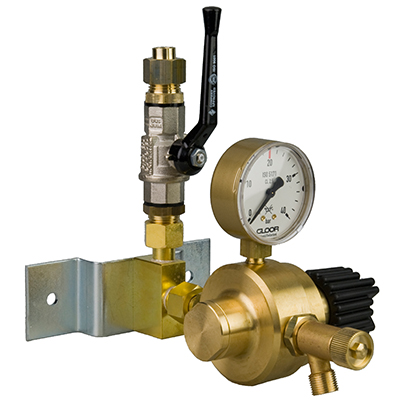 Low pressure pipeline regulation set for high flowrate